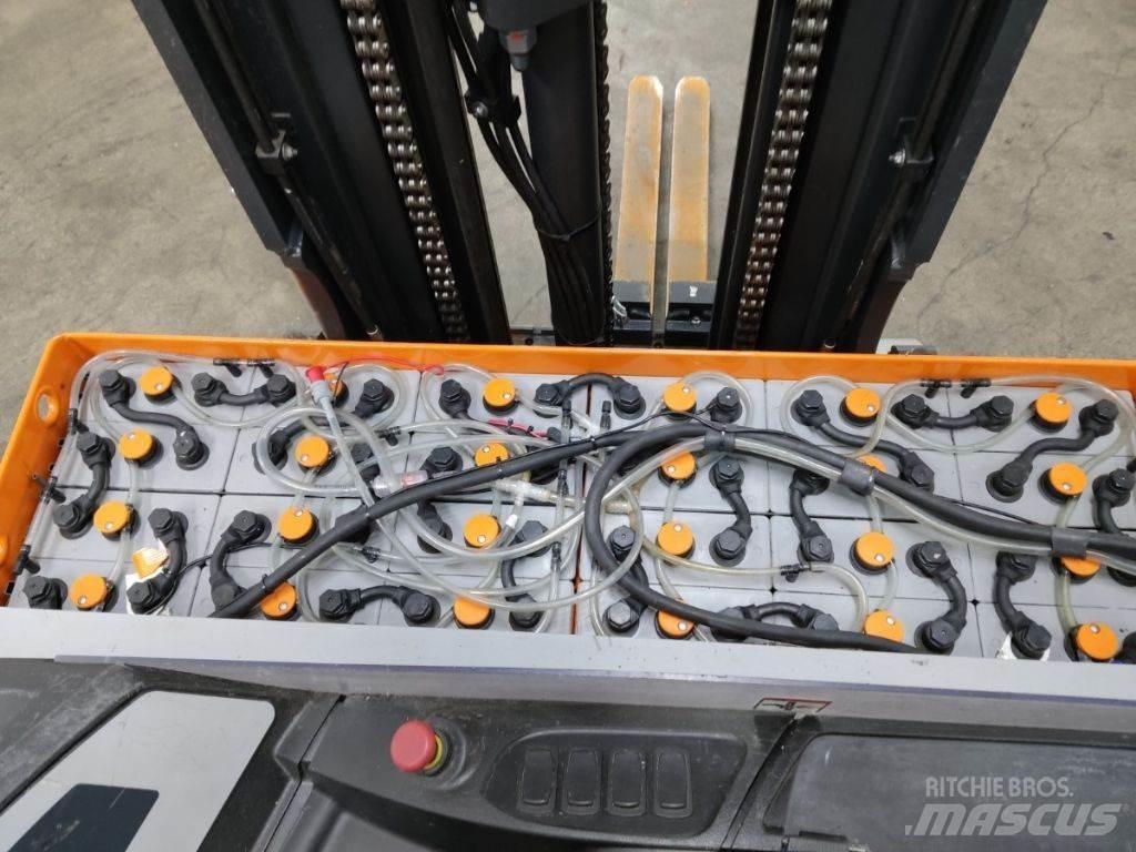 Still FM-X17 Reach truck