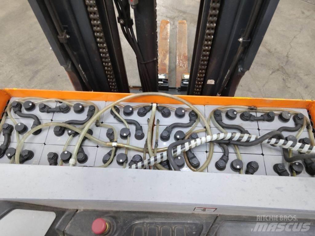 Still FM-X17 Reach truck