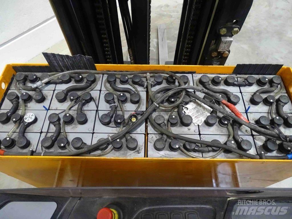 Still FM-X17 Reach truck