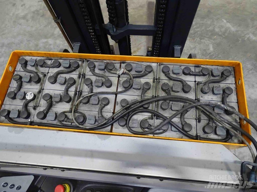 Still FM-X17 Reach truck