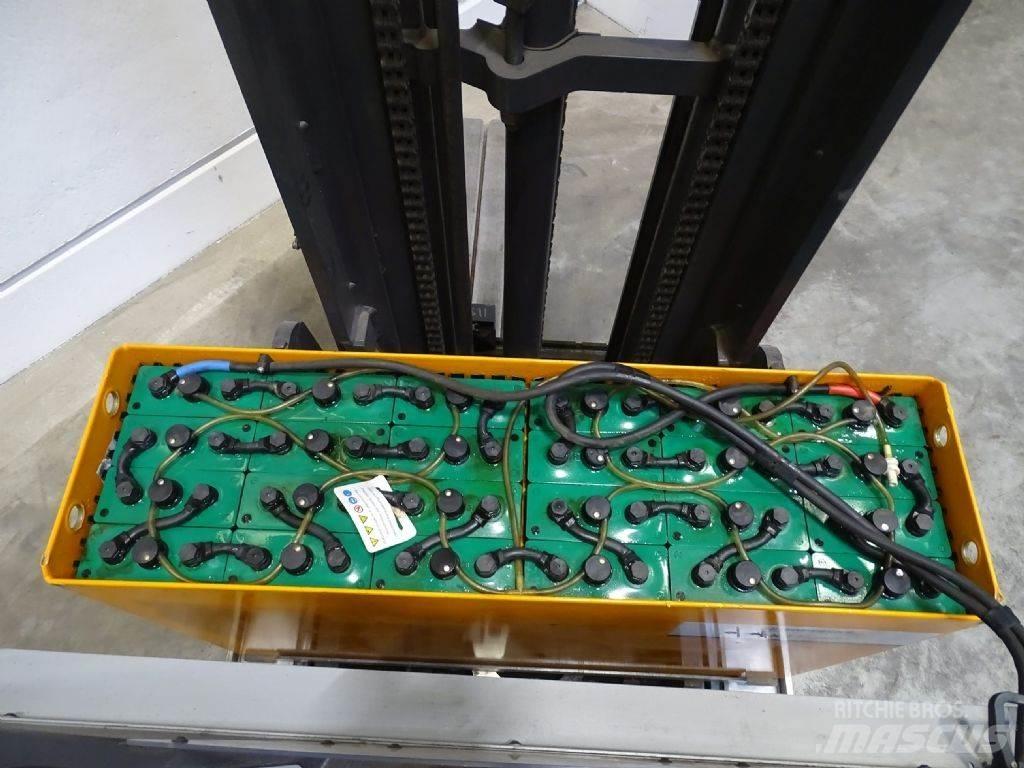Still FM-X17 Reach truck