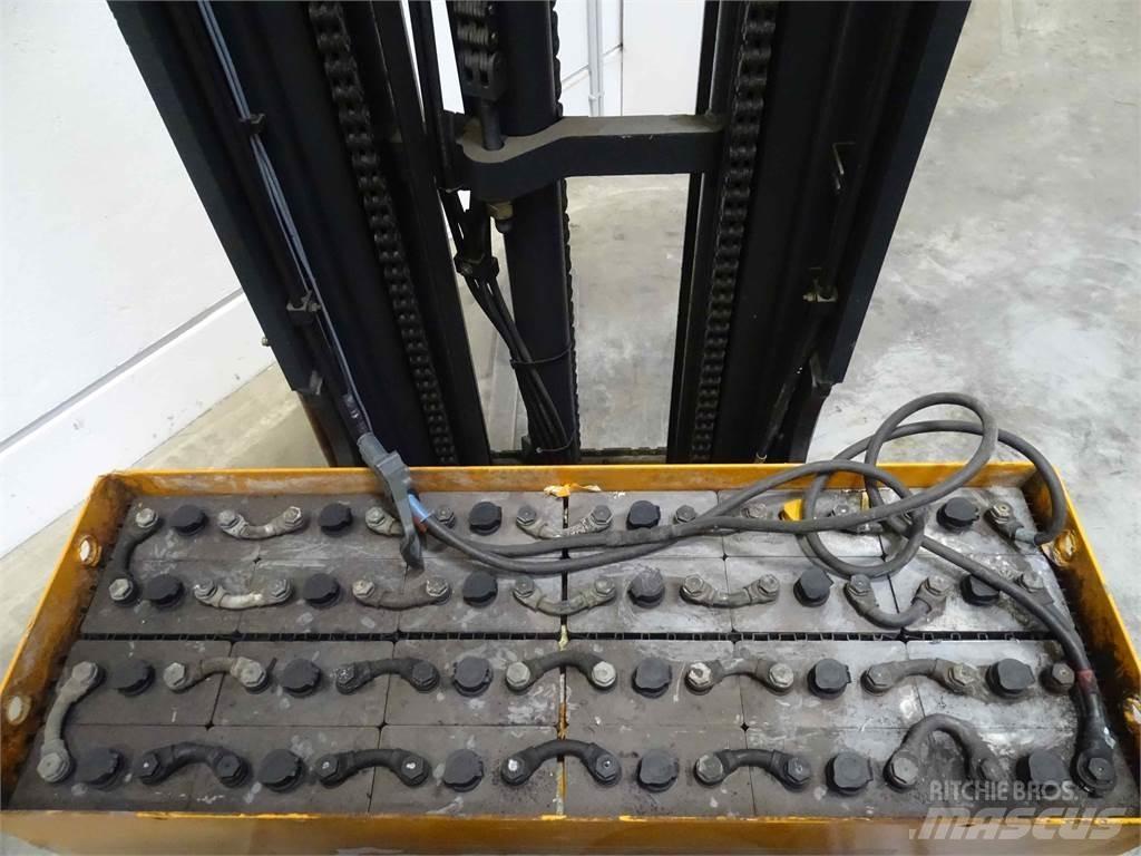 Still FM-X17 Reach truck
