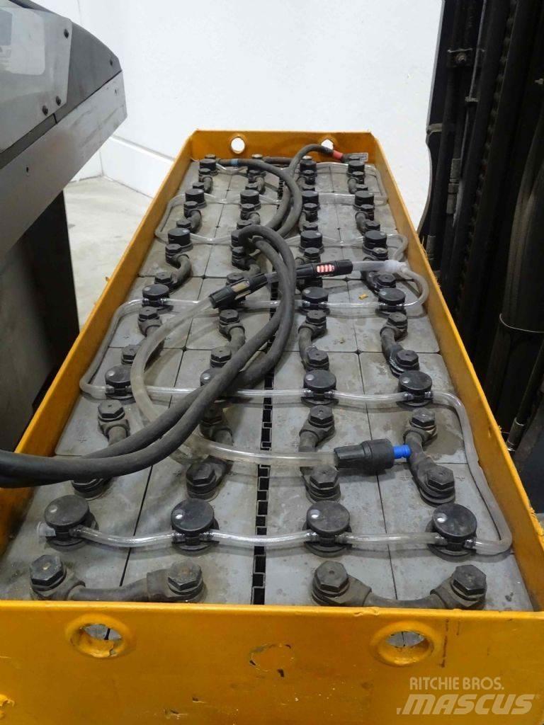 Still FM-X17 Reach truck