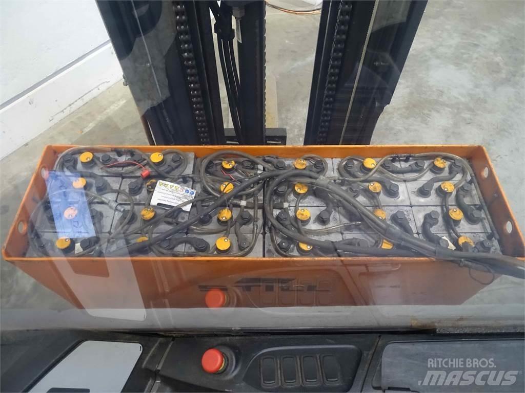 Still FM-X17 Reach truck