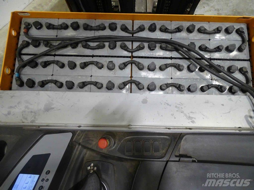 Still FM-X17 Reach truck