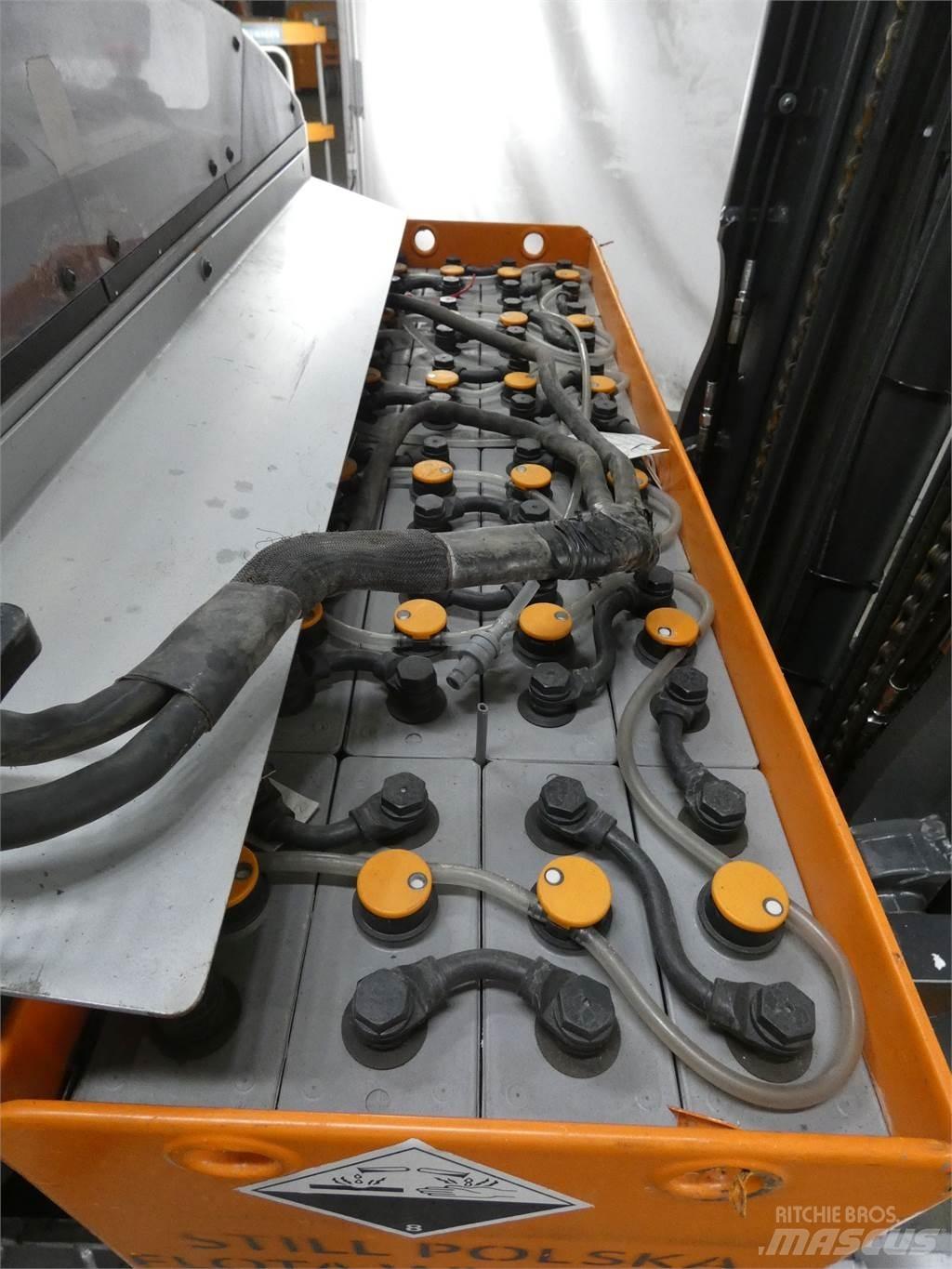 Still FM-X17 Reach truck