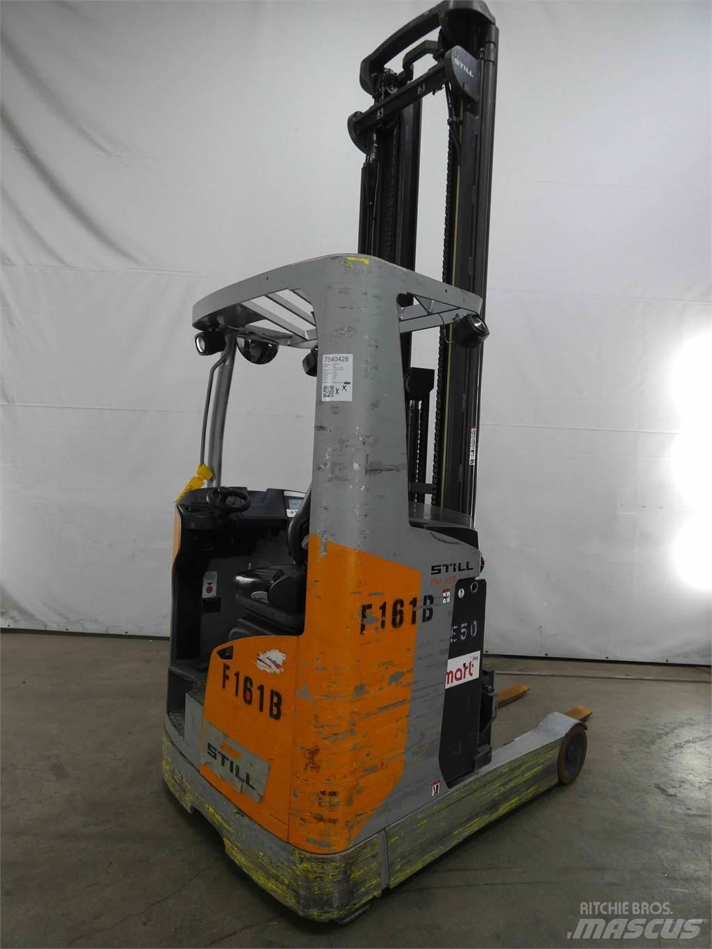 Still FM-X17 Reach truck