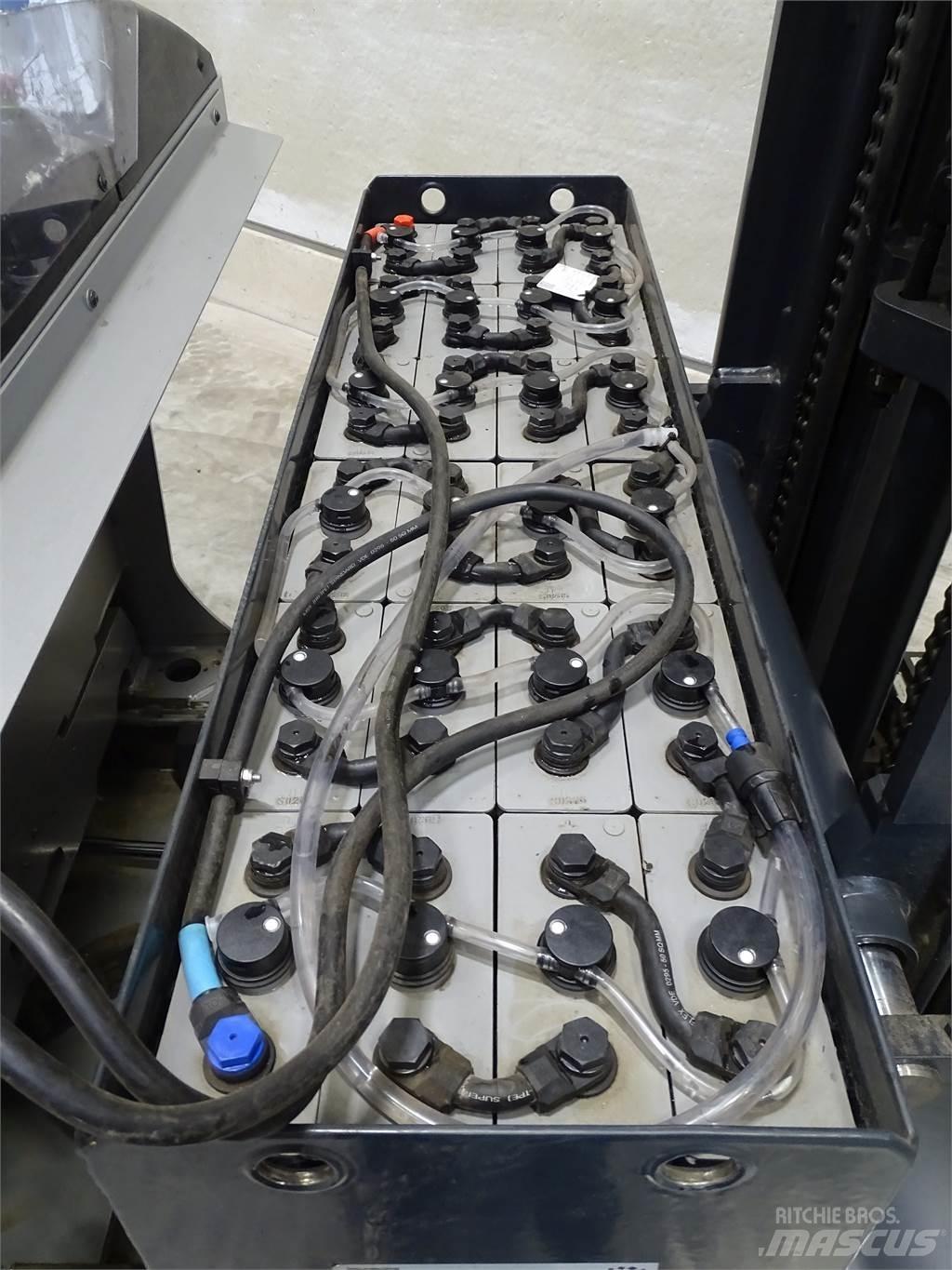 Still FM-X17 Reach truck