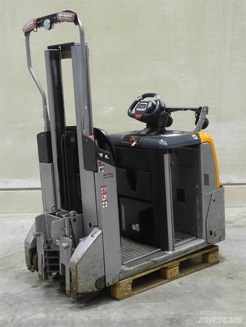 Still LTX-FF05 Towing truck