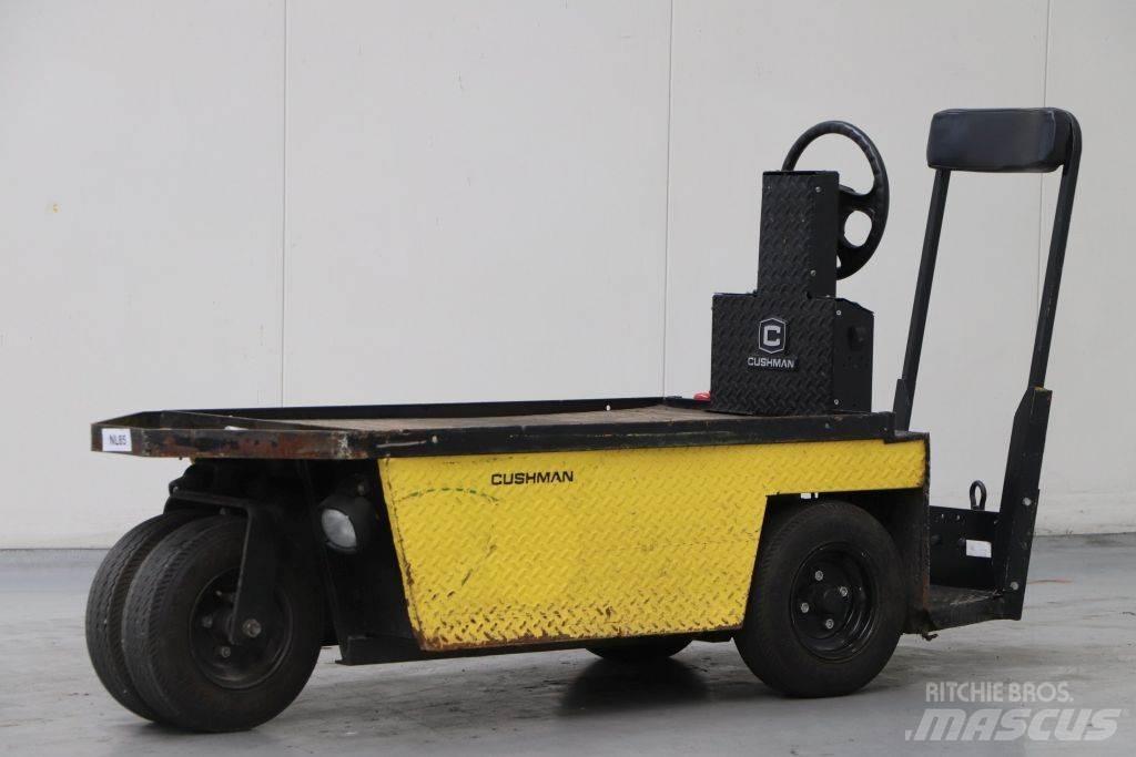 Cushman  Towing truck