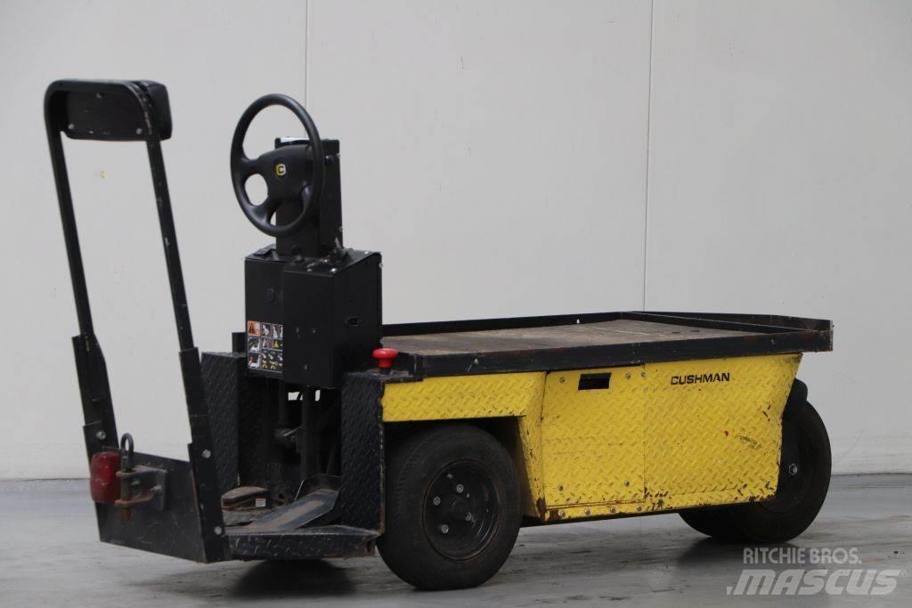 Cushman  Towing truck
