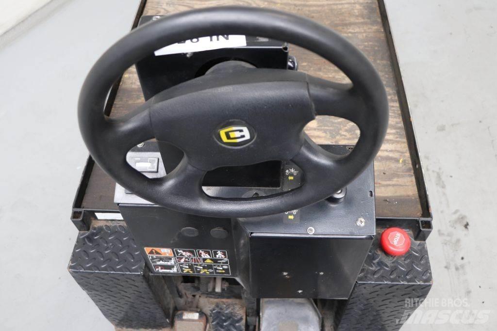 Cushman  Towing truck