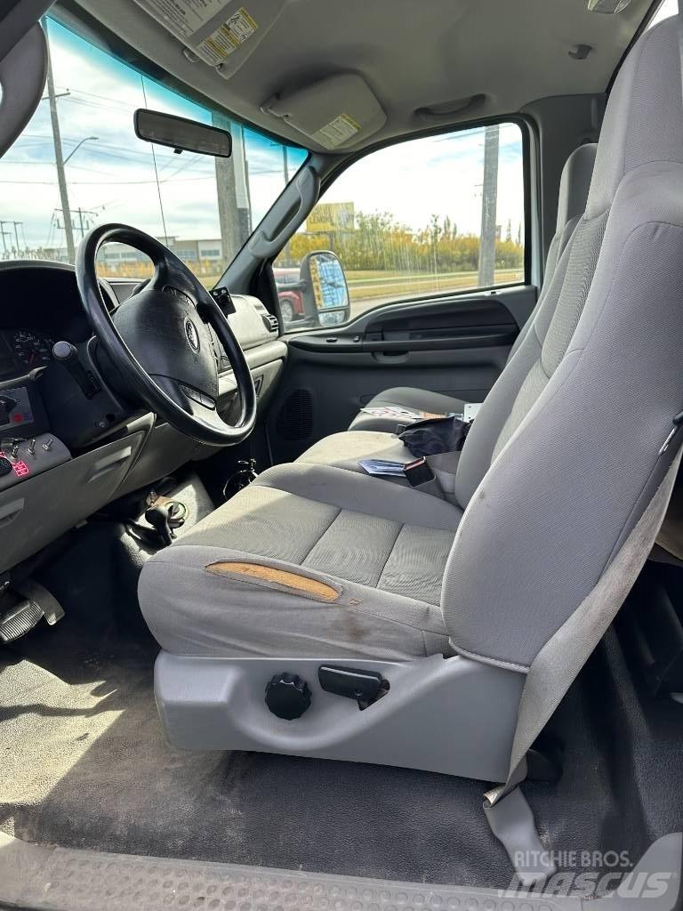 Ford F 550 XLT Flatbed/Dropside trucks