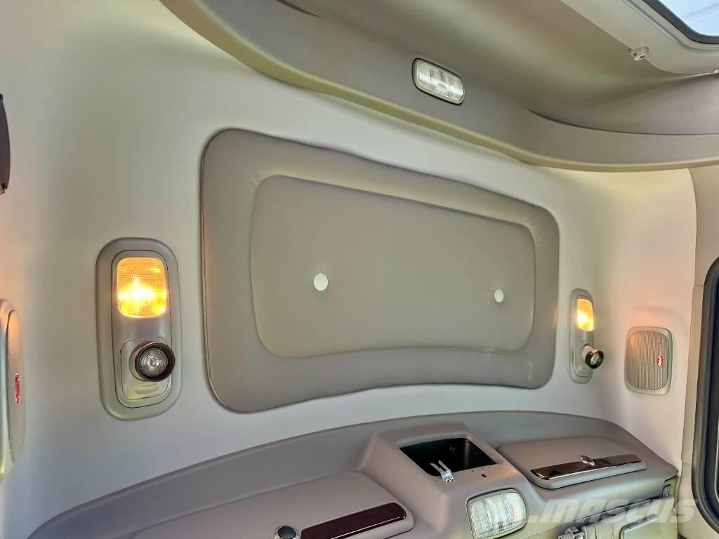 Peterbilt 389 Truck Tractor Units