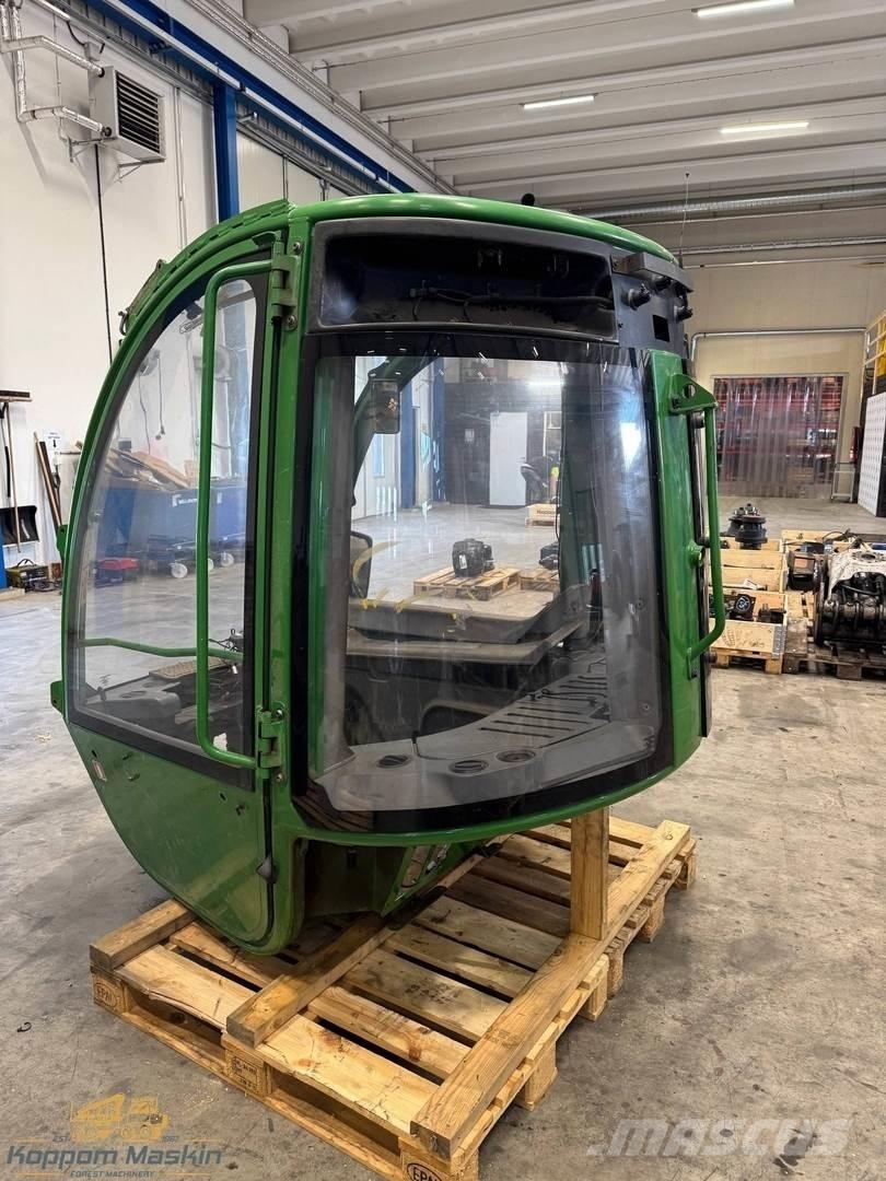 John Deere 1210E Cabins and interior