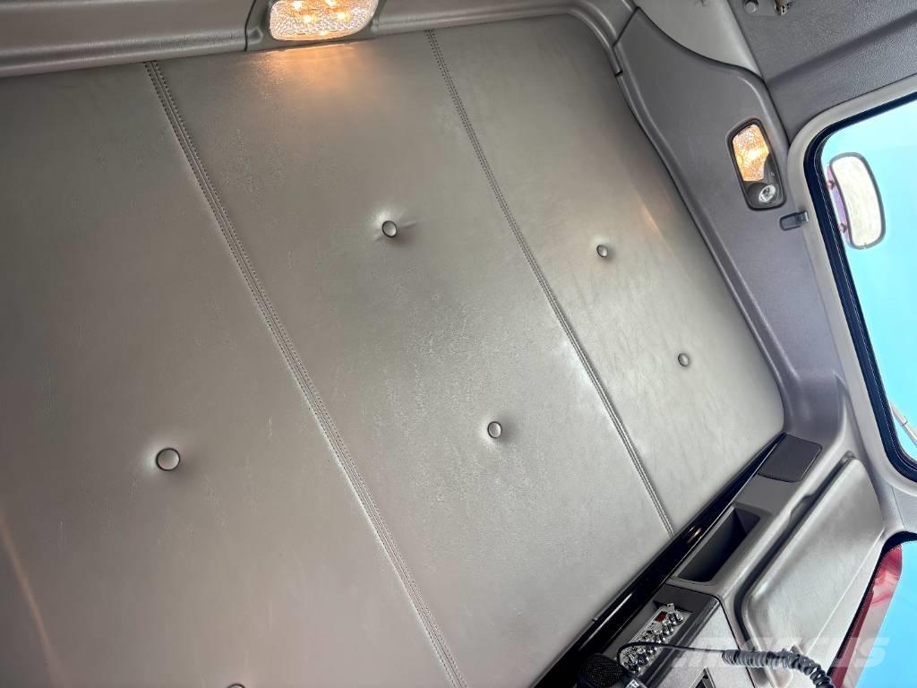 Kenworth W 900 Truck Tractor Units