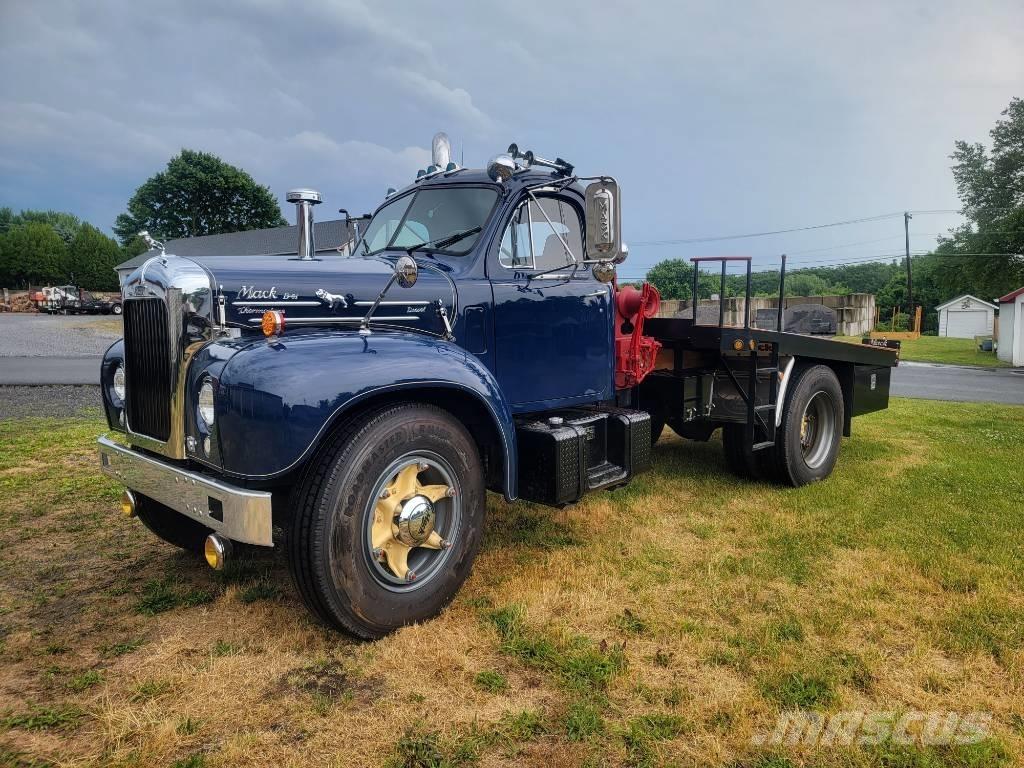 Mack B 61 Recovery vehicles