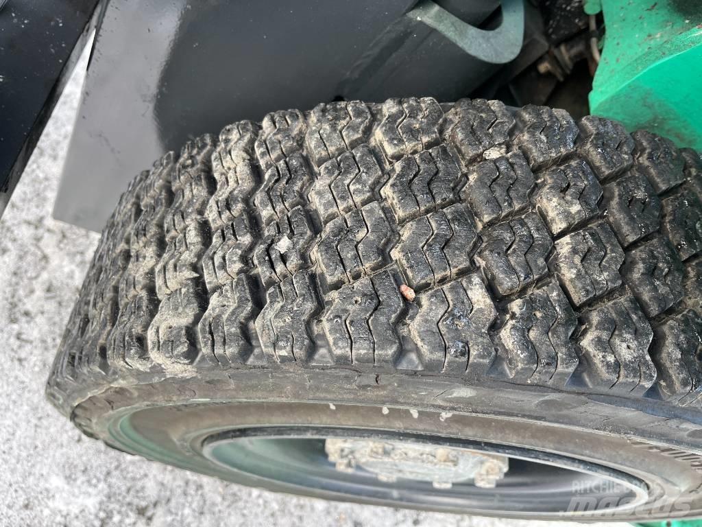 Mitsubishi FD25NT Diesel trucks