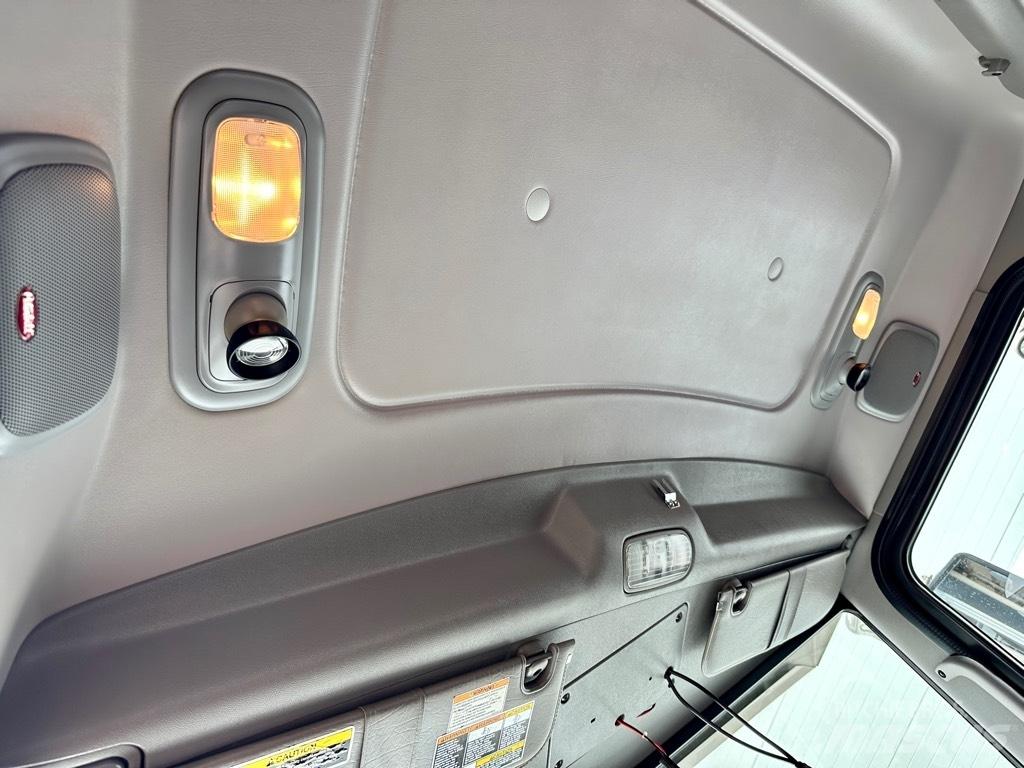 Peterbilt 389 Truck Tractor Units