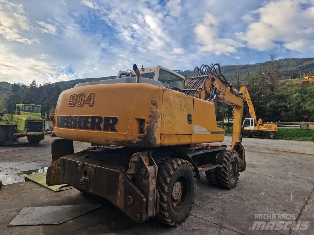 Liebherr A904C Wheeled excavators