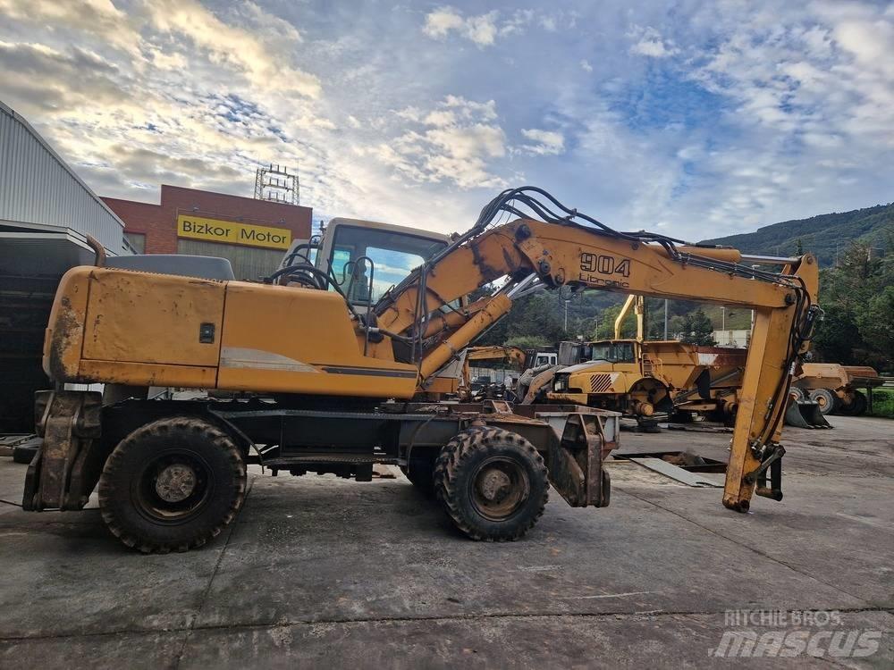 Liebherr A904C Wheeled excavators