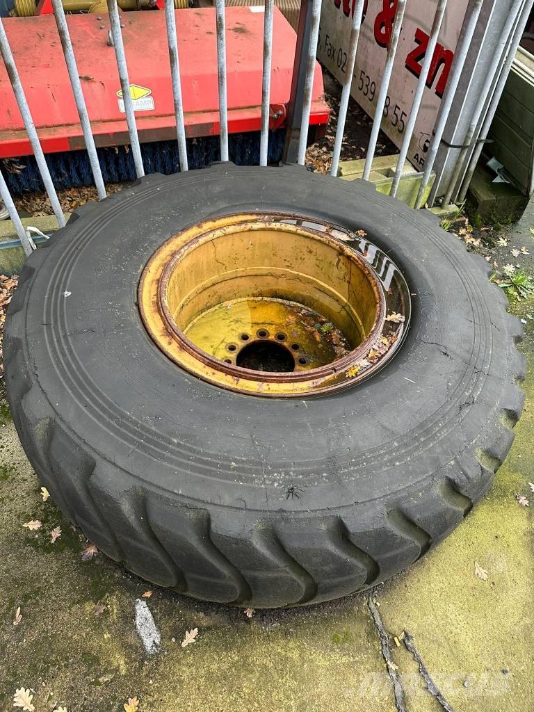 Komatsu WA200 Wheel loaders