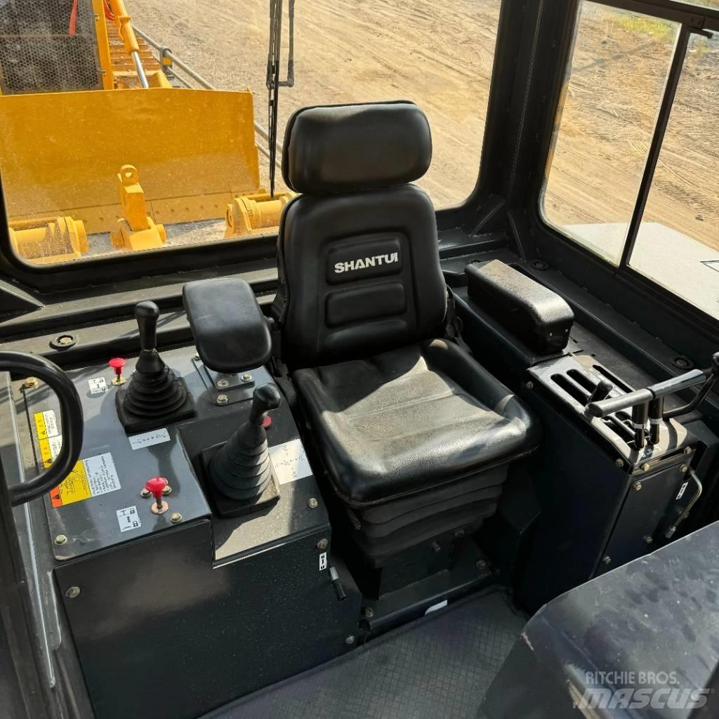 Shantui SD 22 Crawler dozers