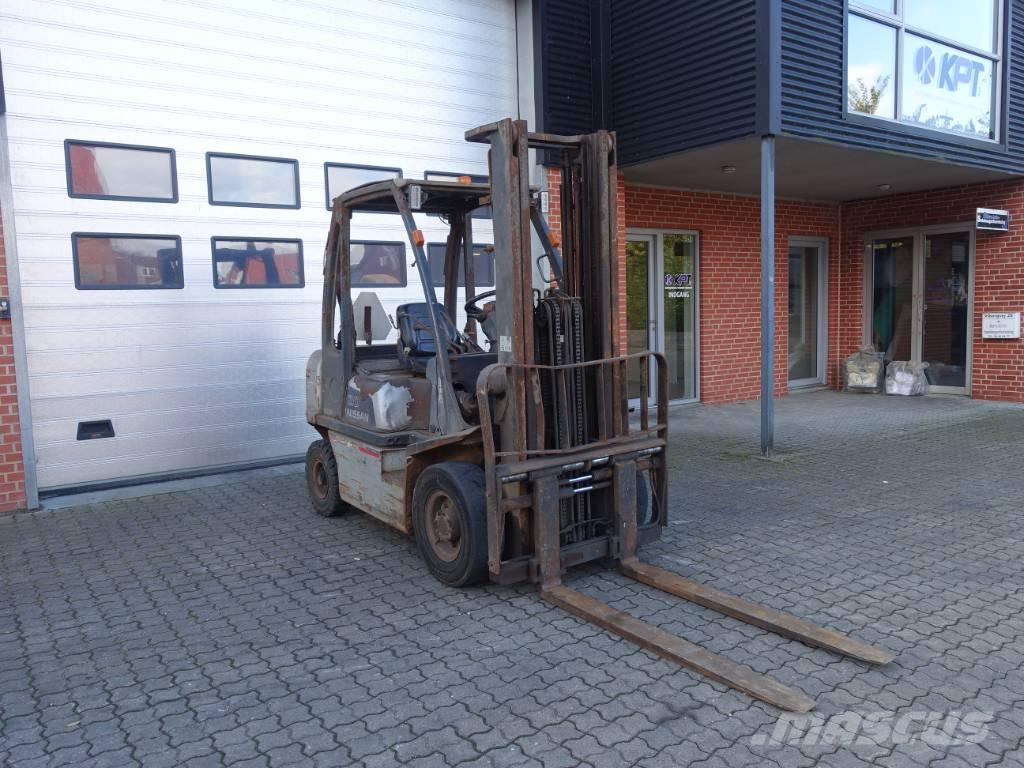 Nissan Y1D2A200 Diesel trucks