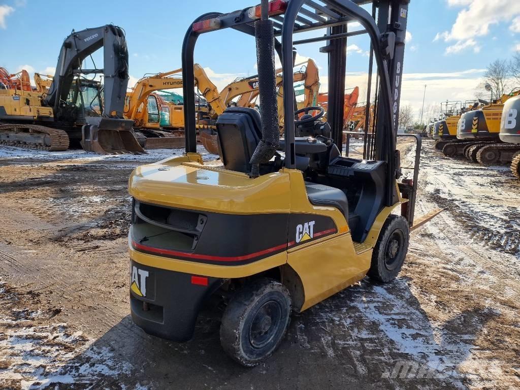 CAT DP 25 N Diesel trucks