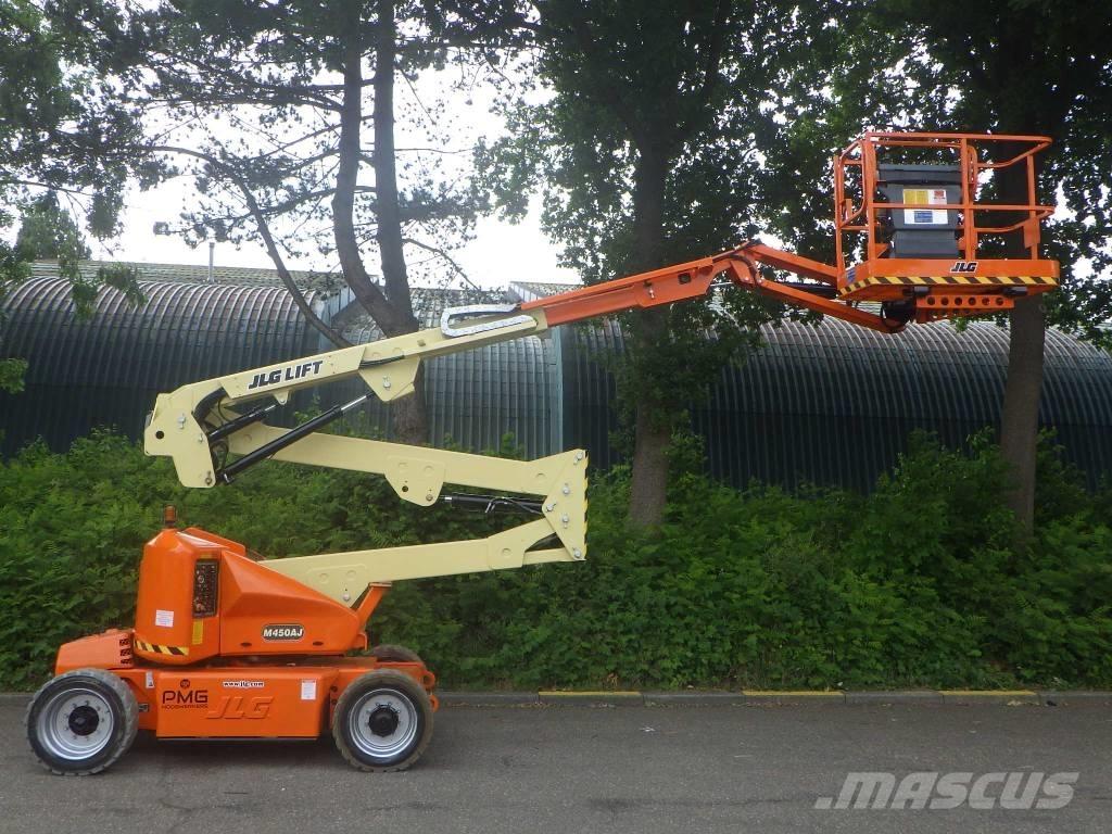 JLG M450AJ Articulated boom lifts