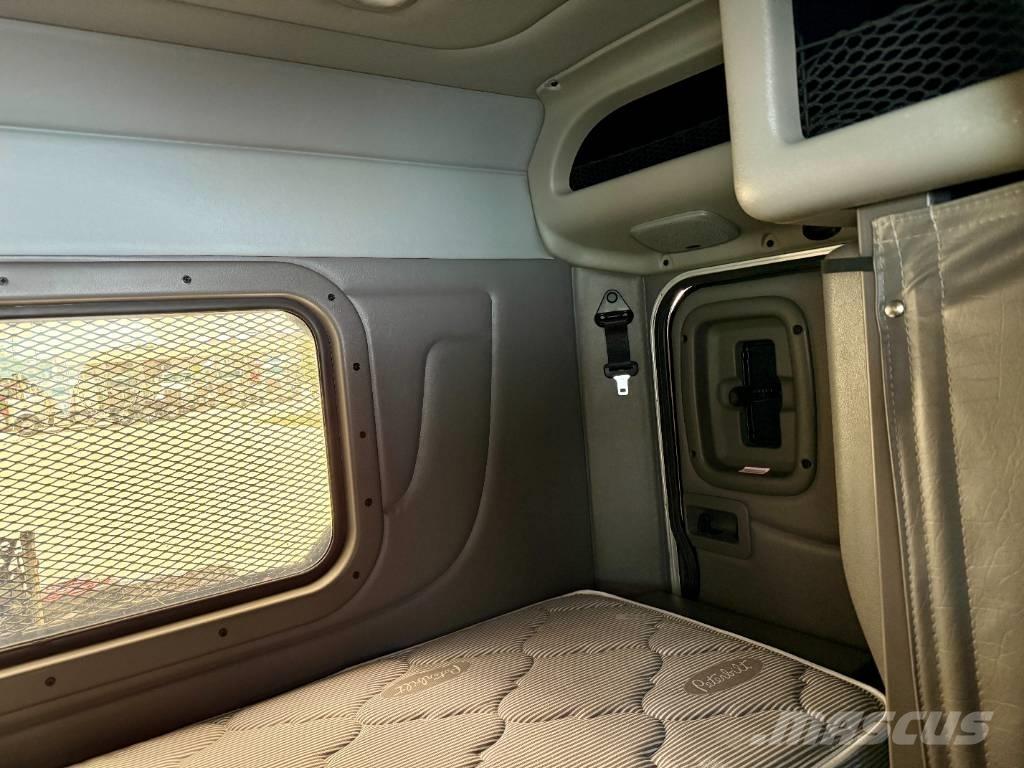Peterbilt 389 Truck Tractor Units
