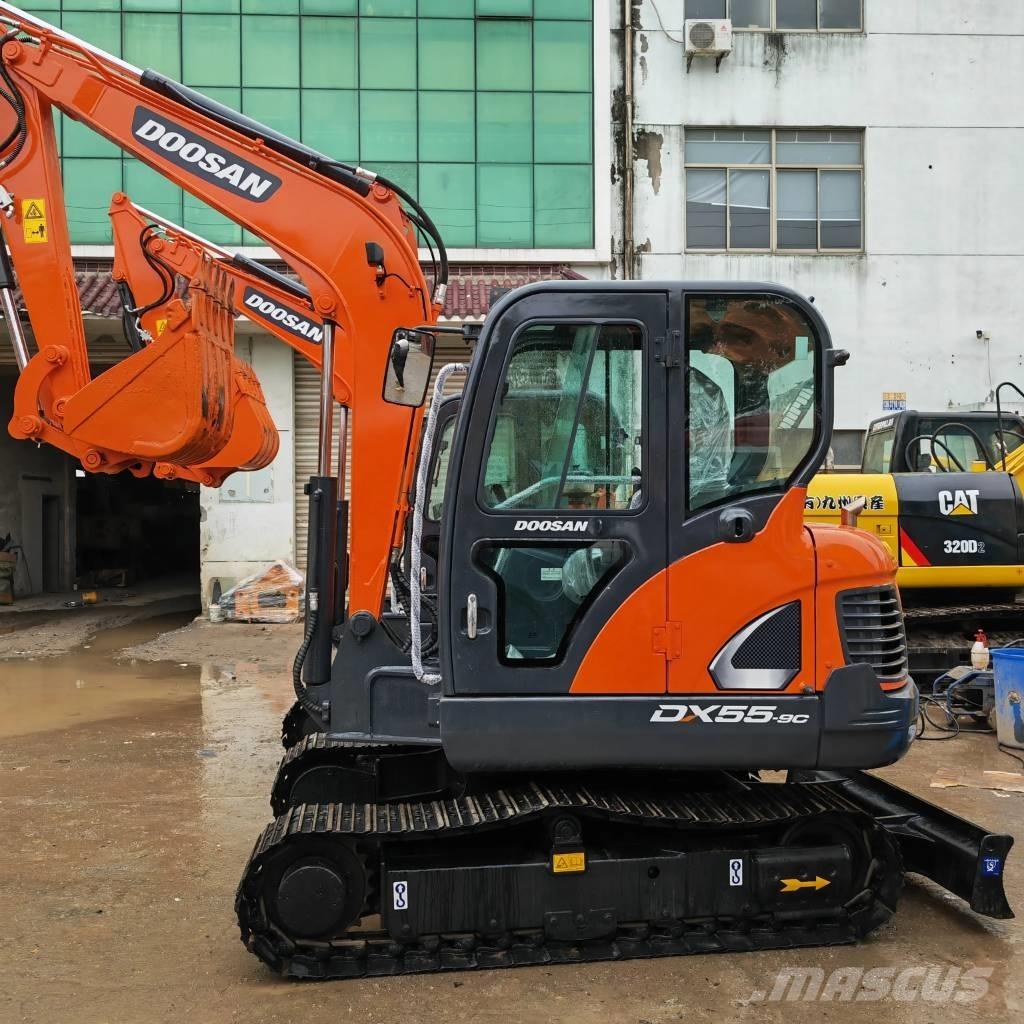 Doosan DX 55 Mini excavators < 7t