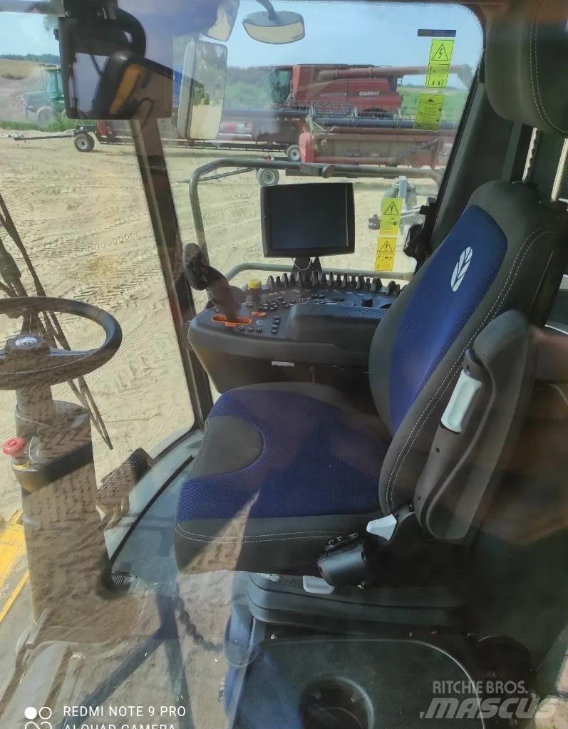 New Holland CR 8.90 Combine harvesters