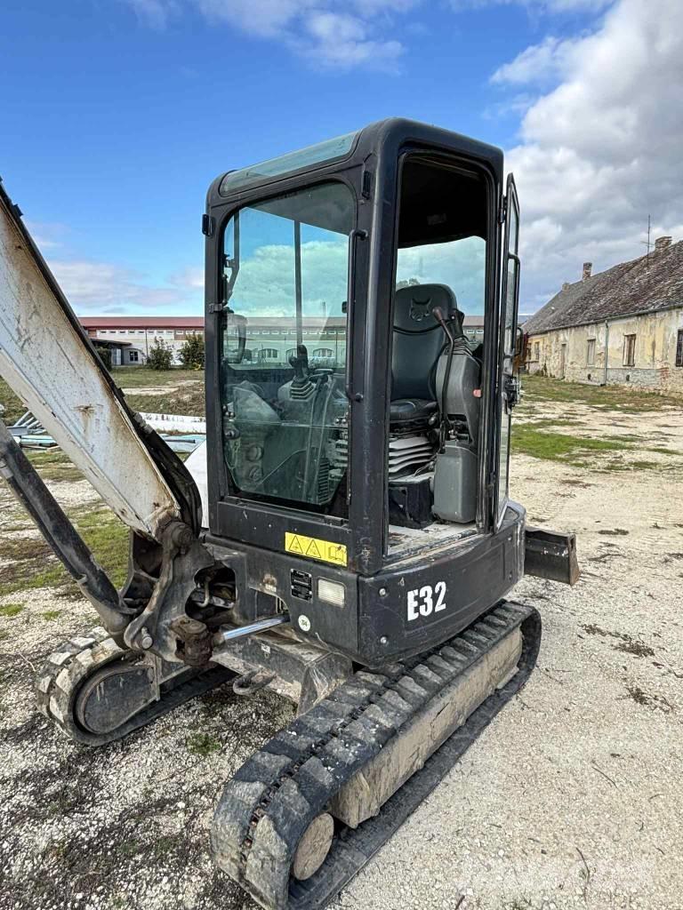 Bobcat E 32 Mini excavators < 7t