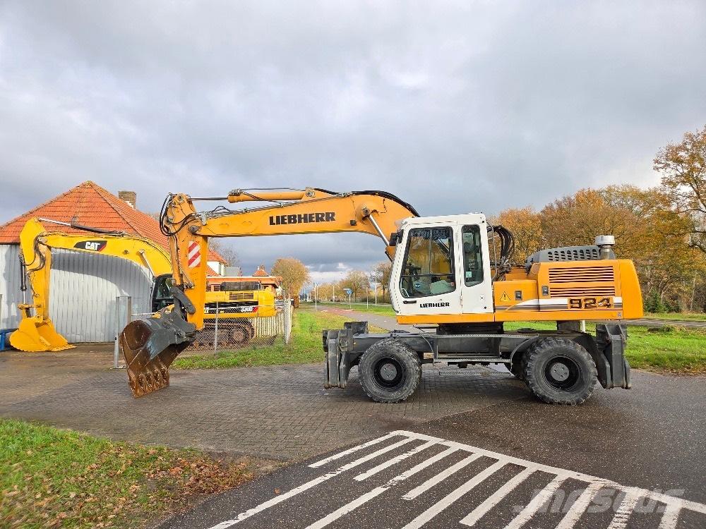 Liebherr A924B Wheeled excavators