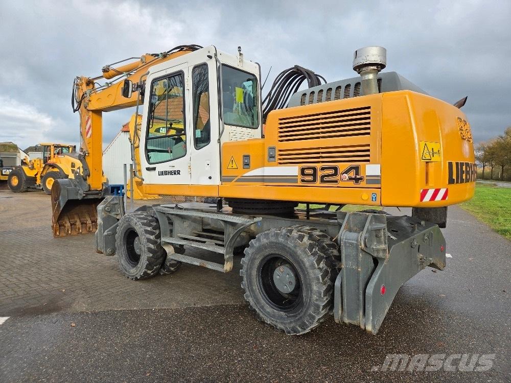 Liebherr A924B Wheeled excavators