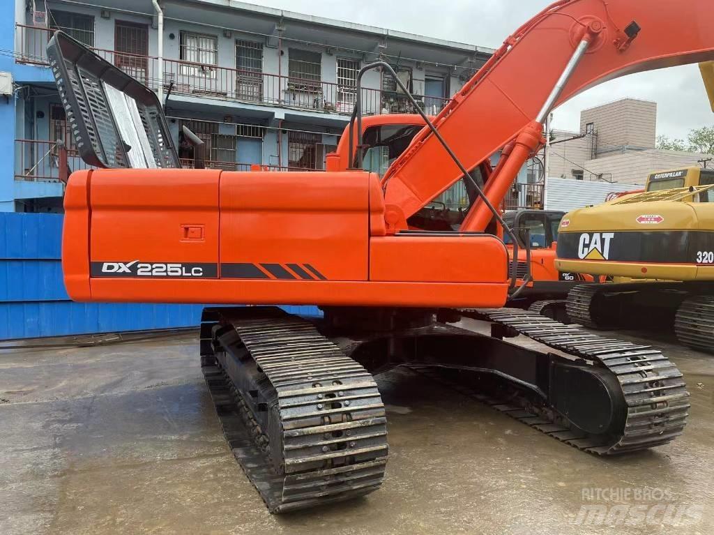 Doosan DX 225 Crawler excavators