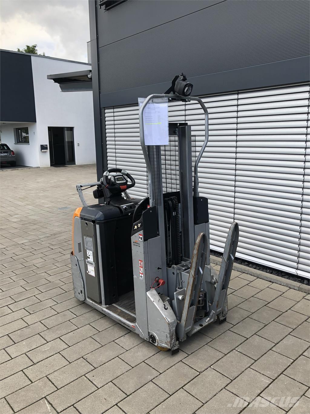 Still LTX FF 05 Towing truck