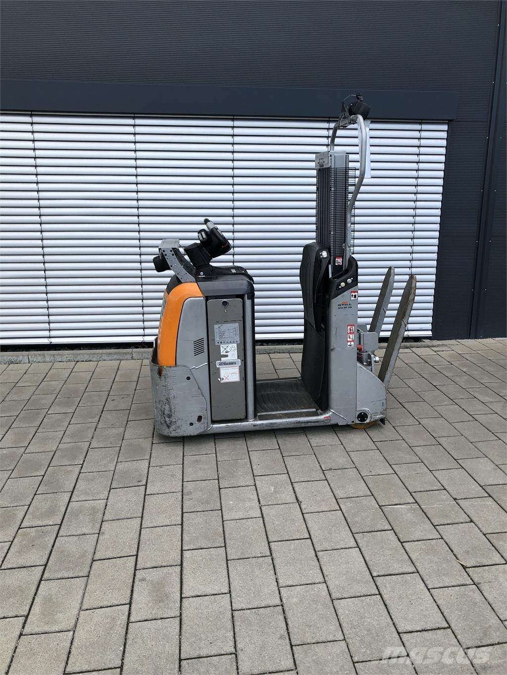 Still LTX FF 05 Towing truck