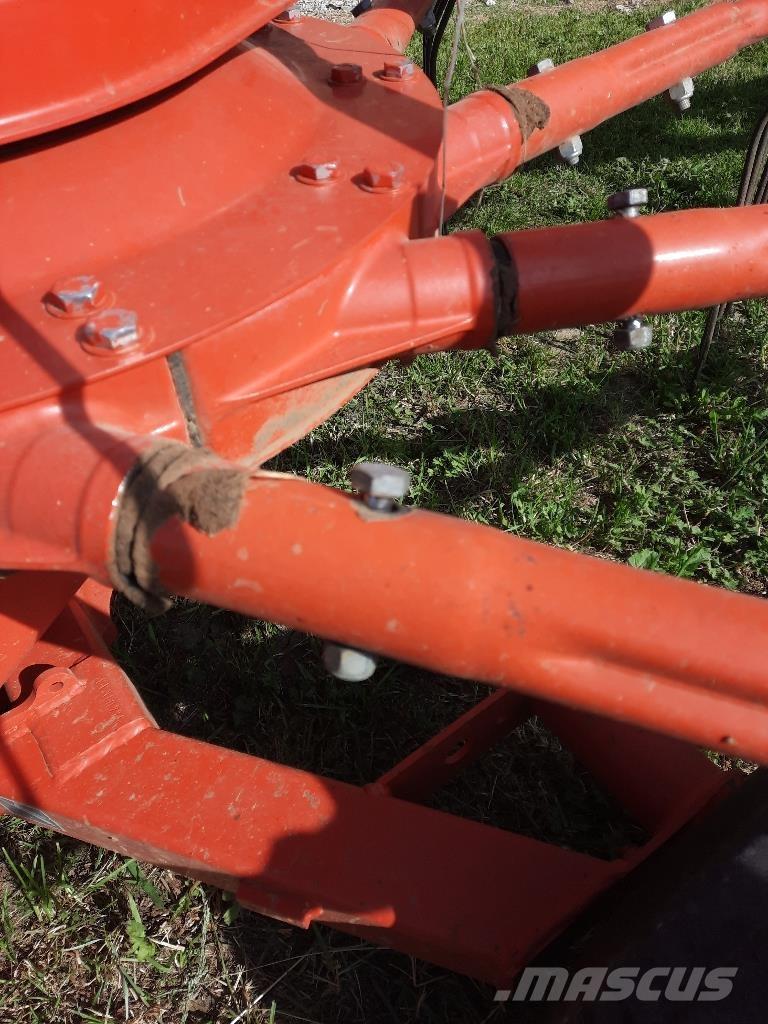Kuhn GA6632 Windrowers