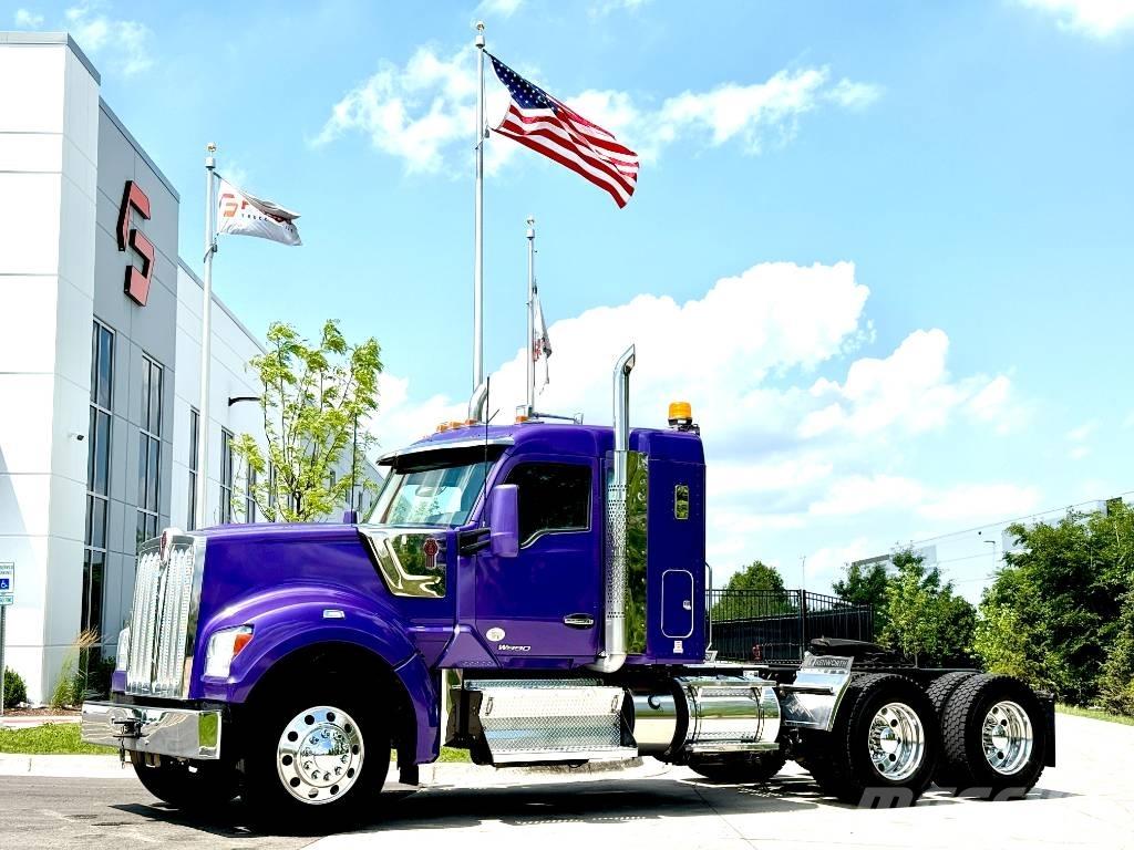 Kenworth W 990 Truck Tractor Units