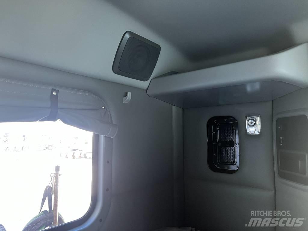 Kenworth W 990 Truck Tractor Units