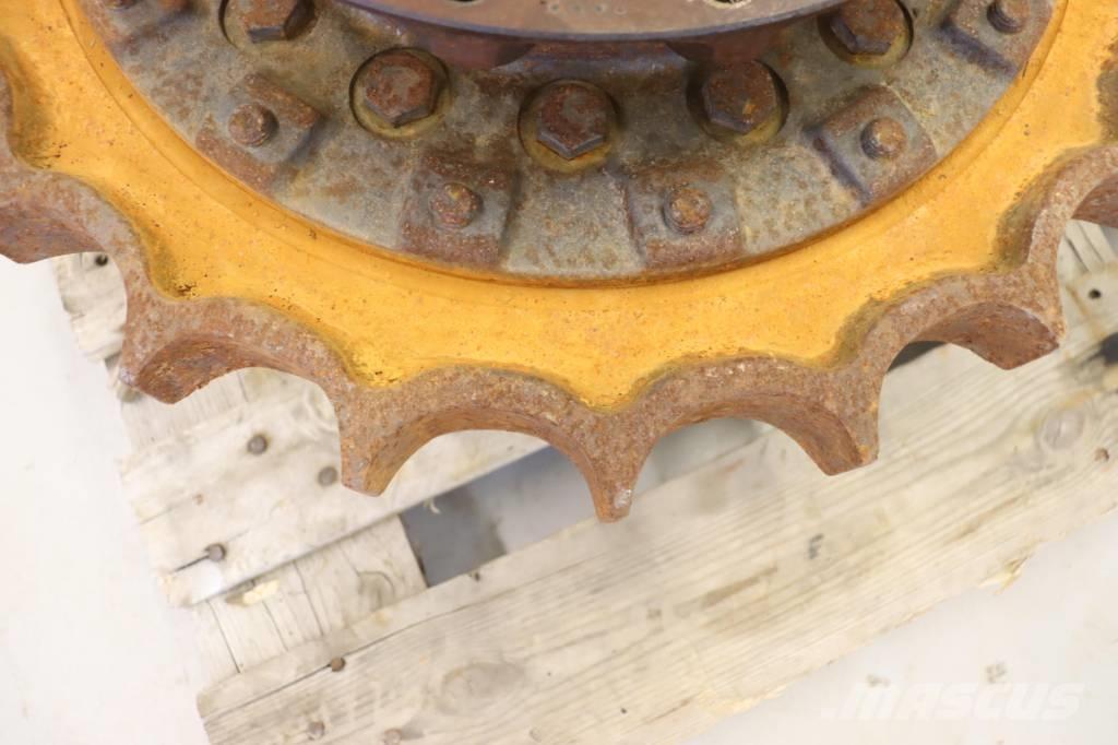 Hitachi 130 Tyres, wheels and rims