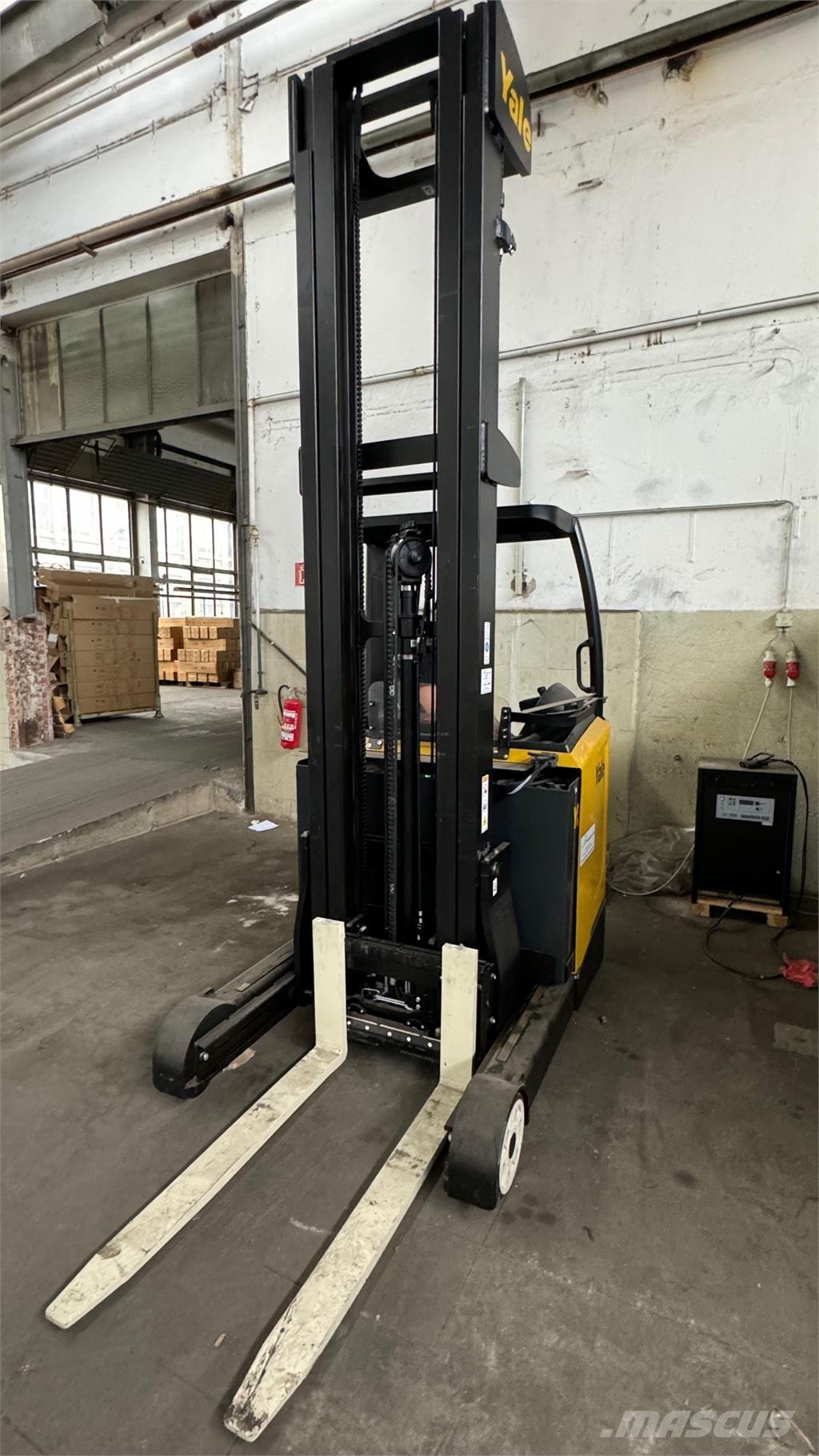 Yale MR16 Reach truck