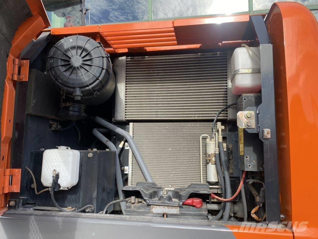 Hitachi ZX 140 W-3 Wheeled excavators