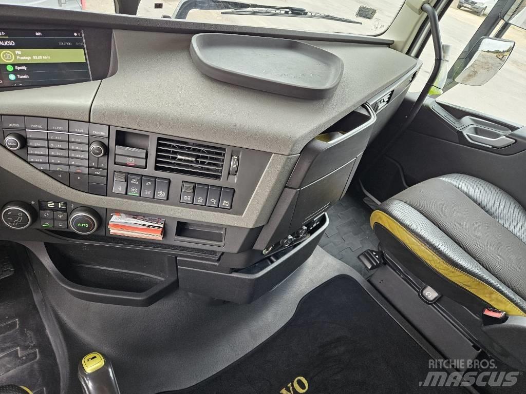 Volvo FH 16 6x2 550 Truck Tractor Units