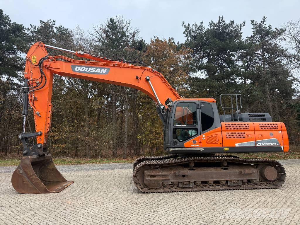 Doosan DX 300 LC Crawler excavators