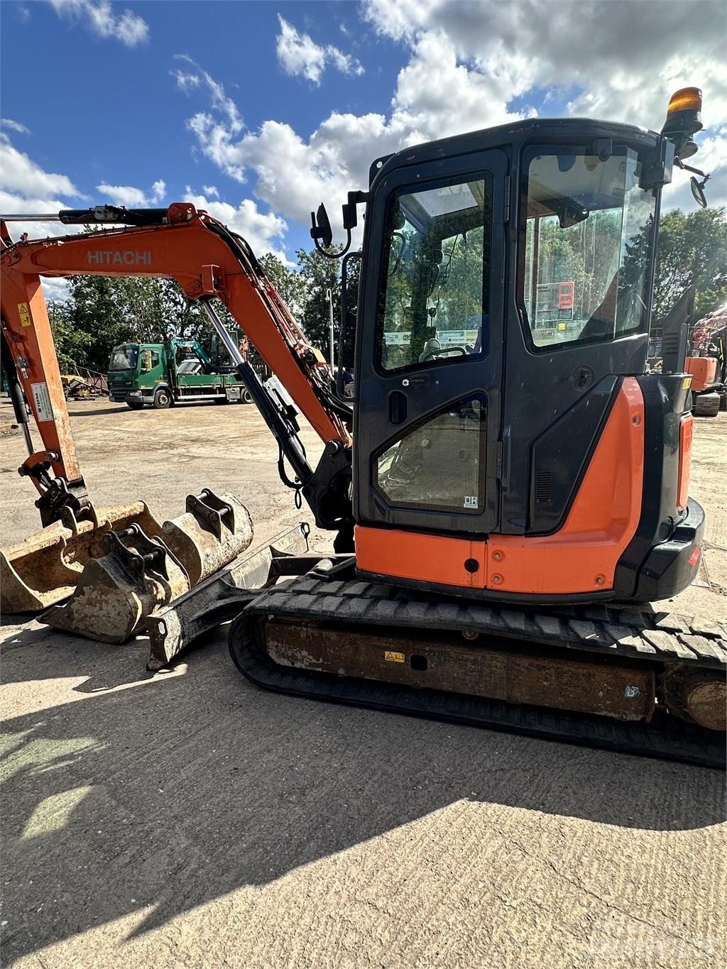 Hitachi 55U Mini excavators < 7t