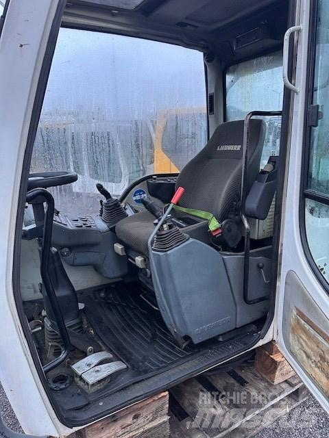 Liebherr A 314 CAB Cabins and interior