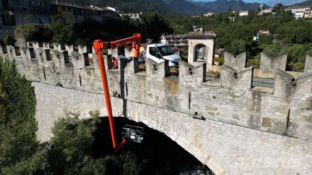 APS TB22-9 "Up&Down" Truck mounted aerial platforms